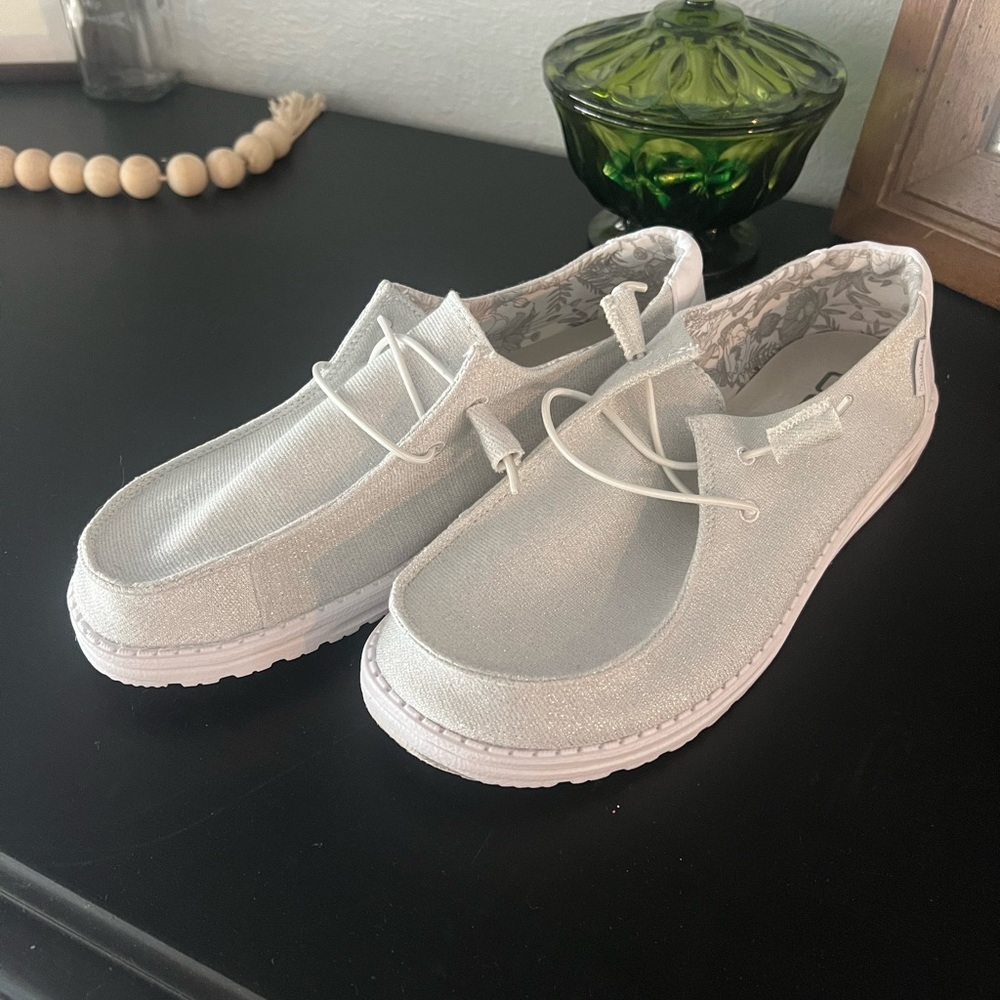 Hey dudes Wendy’s stretch sparking white size 10